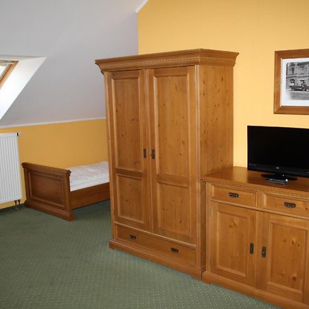 Hotel Boucek Mochov ภายนอก รูปภาพ