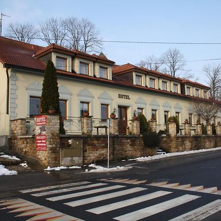 Hotel Boucek Mochov ภายนอก รูปภาพ