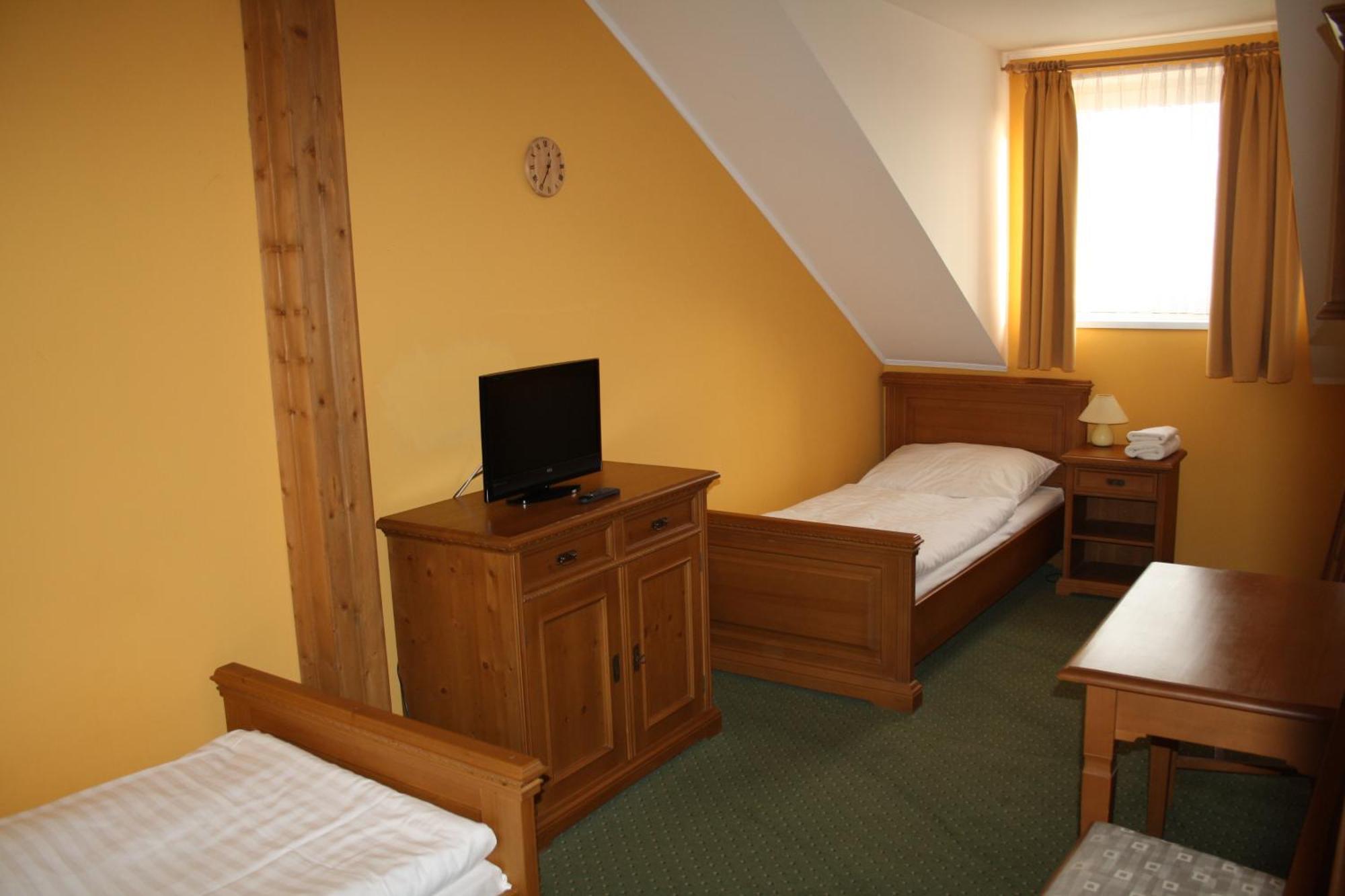 Hotel Boucek Mochov ภายนอก รูปภาพ