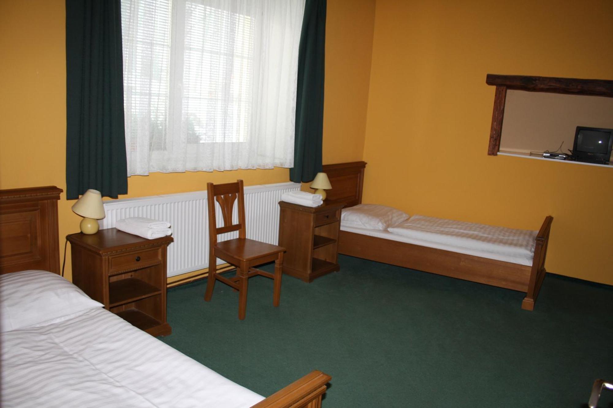 Hotel Boucek Mochov ภายนอก รูปภาพ