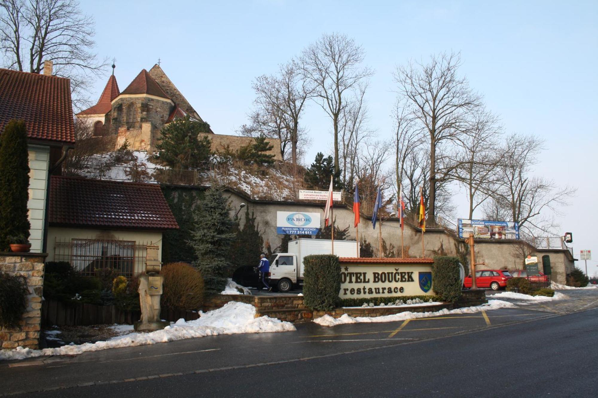 Hotel Boucek Mochov ภายนอก รูปภาพ
