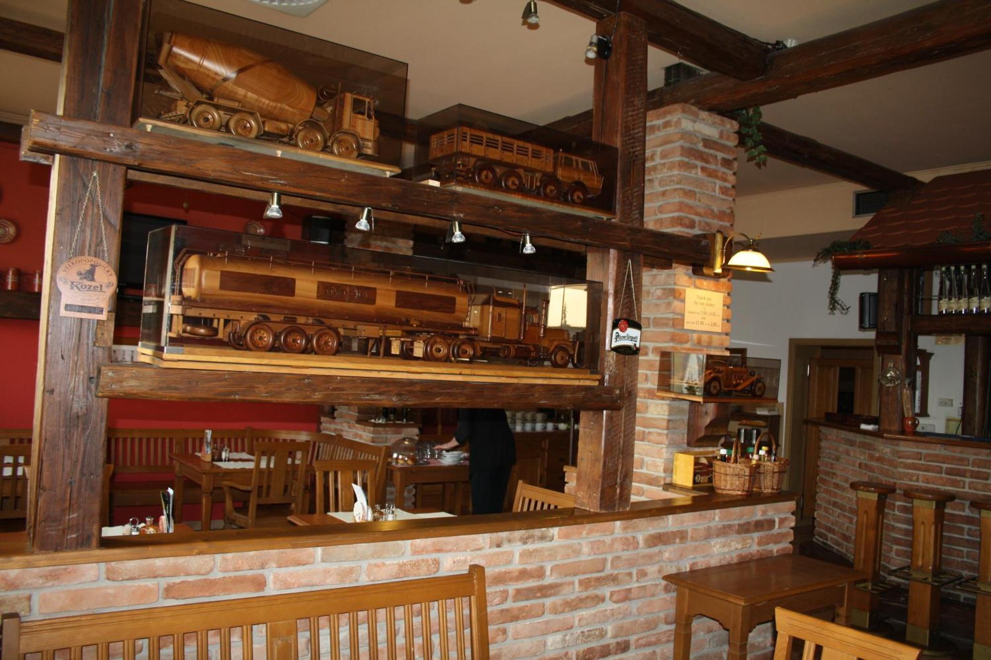 Hotel Boucek Mochov ภายนอก รูปภาพ
