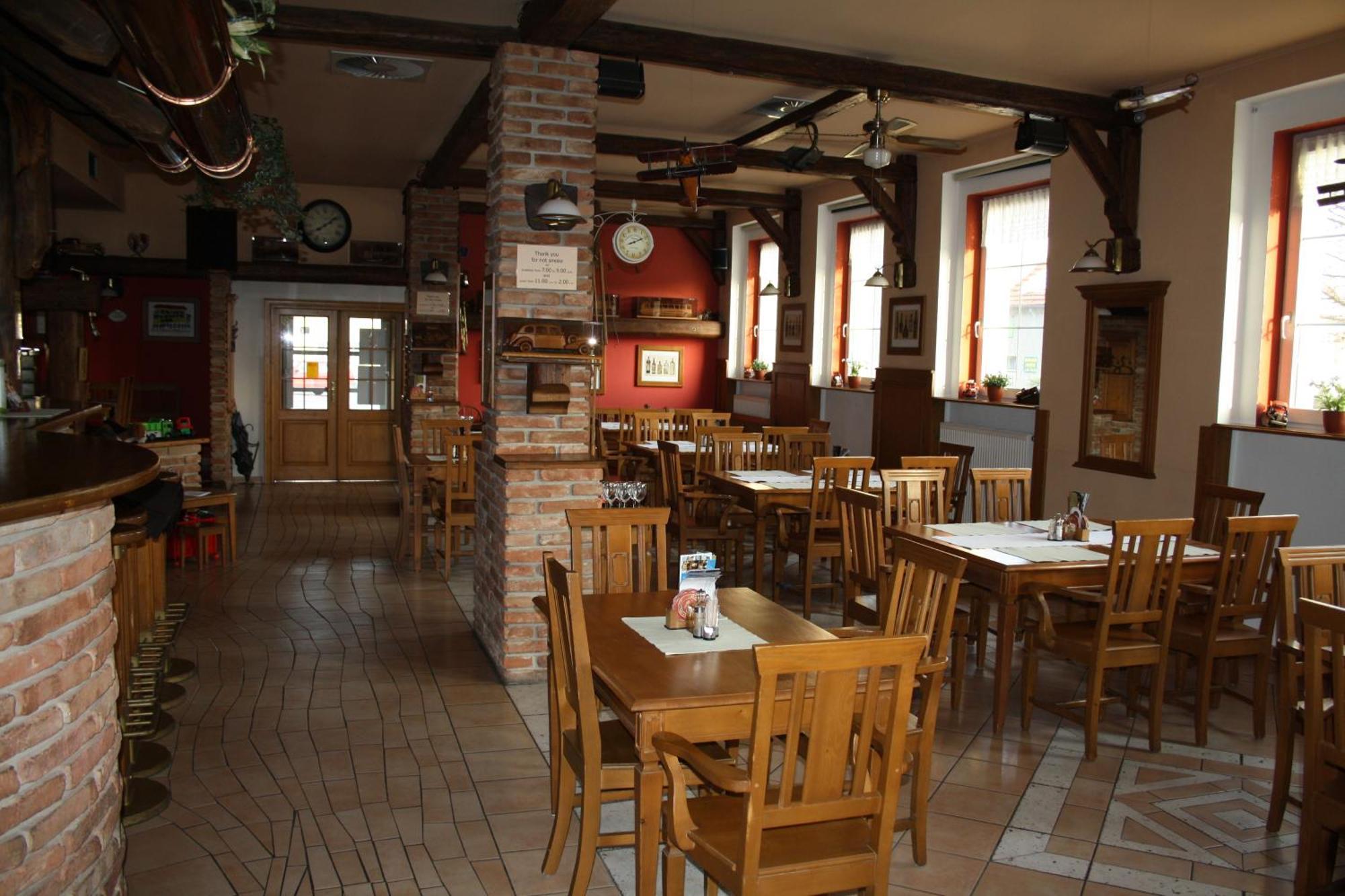 Hotel Boucek Mochov ภายนอก รูปภาพ