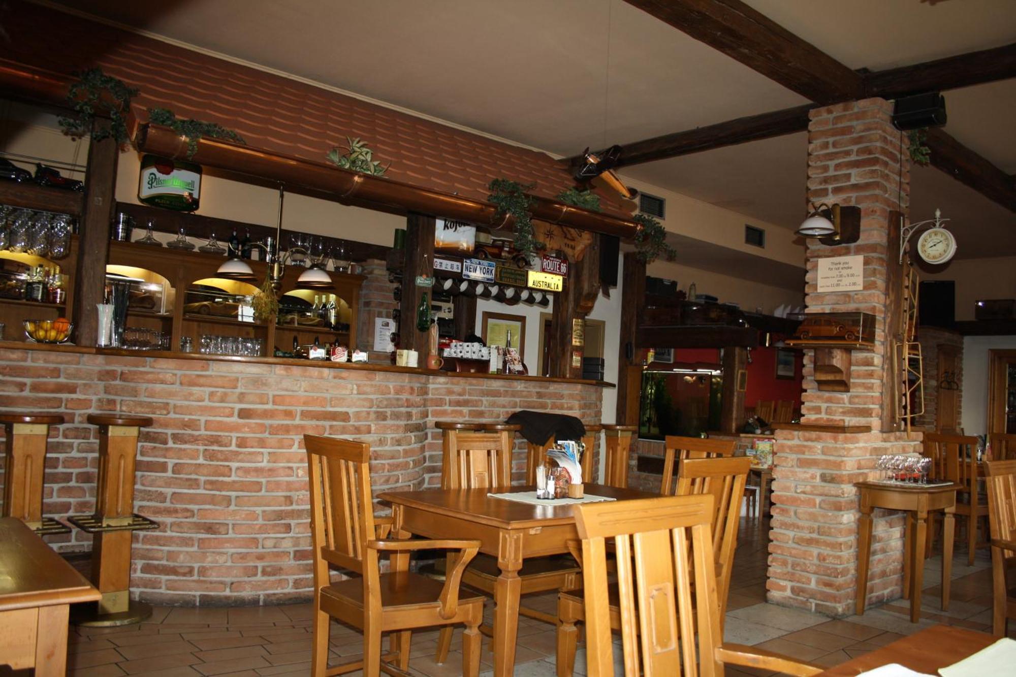 Hotel Boucek Mochov ภายนอก รูปภาพ
